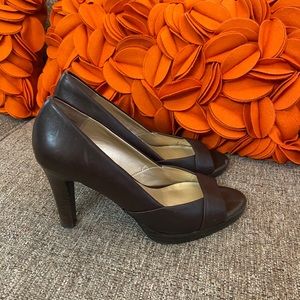 ❣️Worthington Leather Peeptoe Pumps❣️